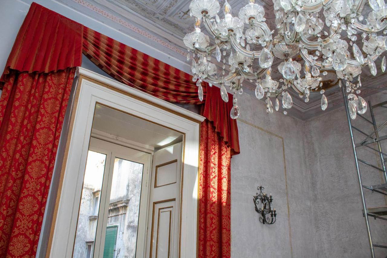 Le Stanze Del Vicere Boutique Hotel Napoli Bagian luar foto