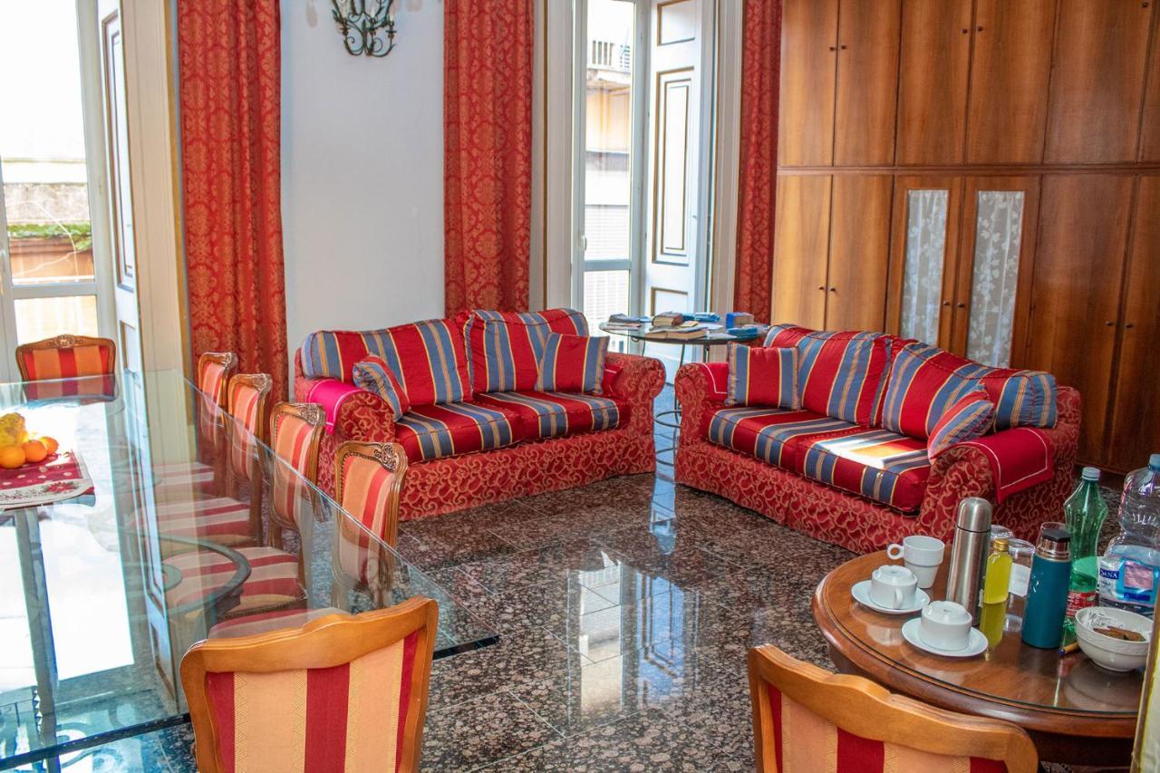 Le Stanze Del Vicere Boutique Hotel Napoli Bagian luar foto