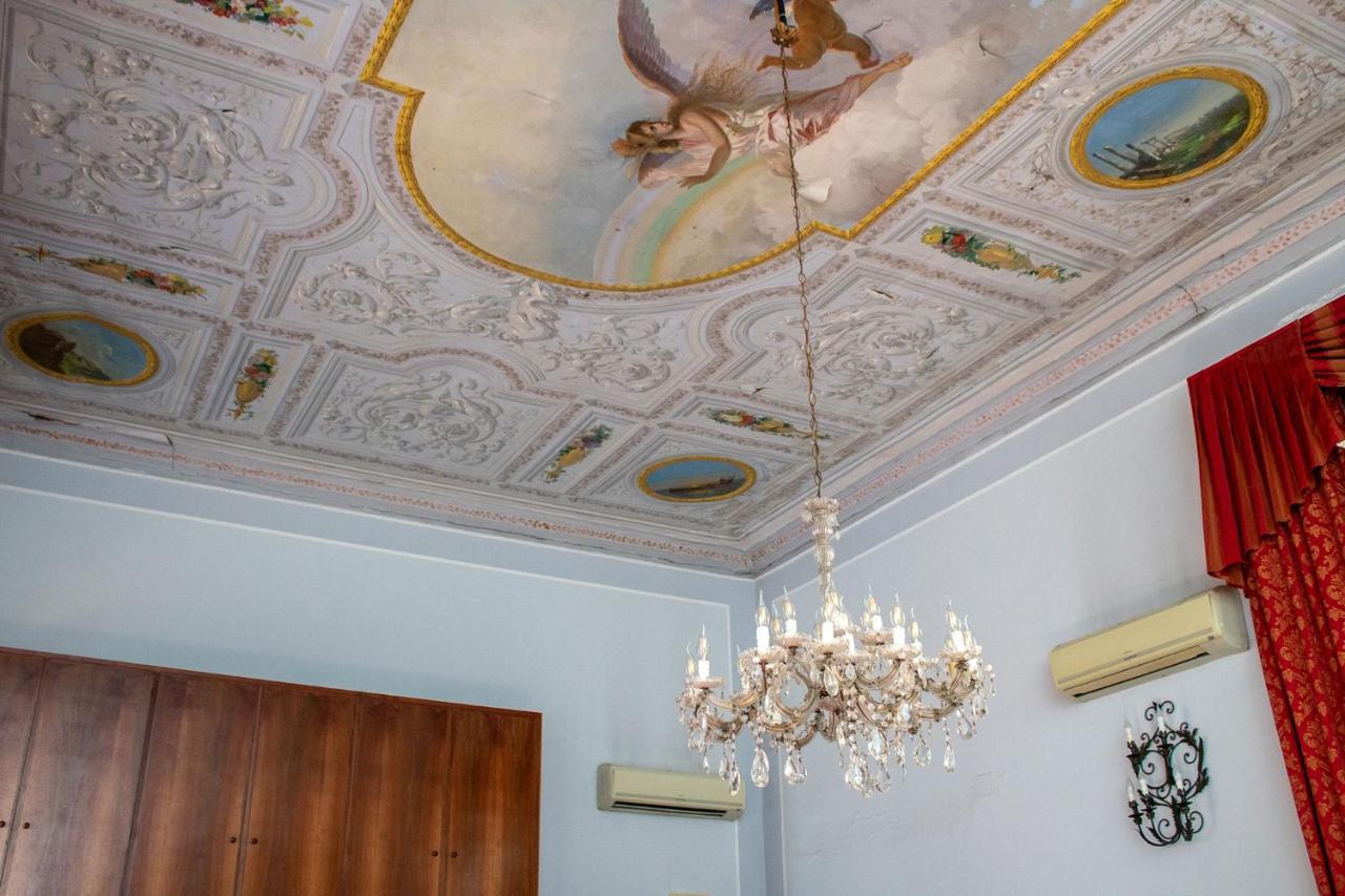 Le Stanze Del Vicere Boutique Hotel Napoli Bagian luar foto