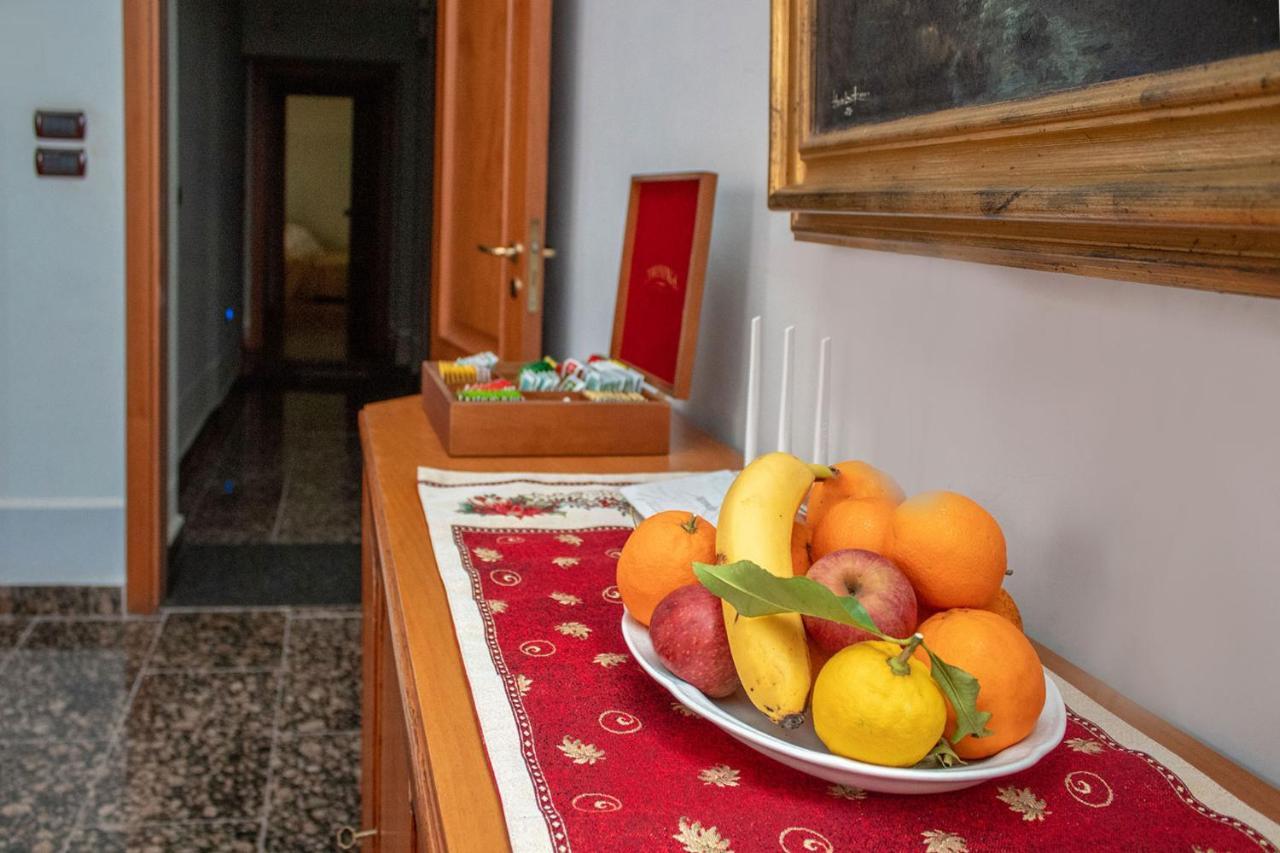 Le Stanze Del Vicere Boutique Hotel Napoli Bagian luar foto