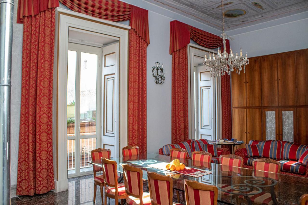 Le Stanze Del Vicere Boutique Hotel Napoli Bagian luar foto
