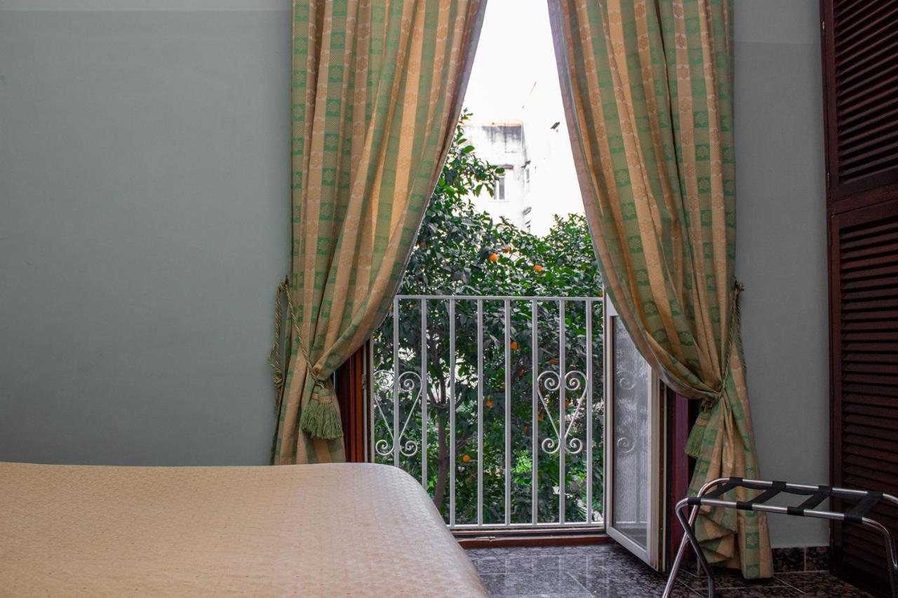 Le Stanze Del Vicere Boutique Hotel Napoli Bagian luar foto