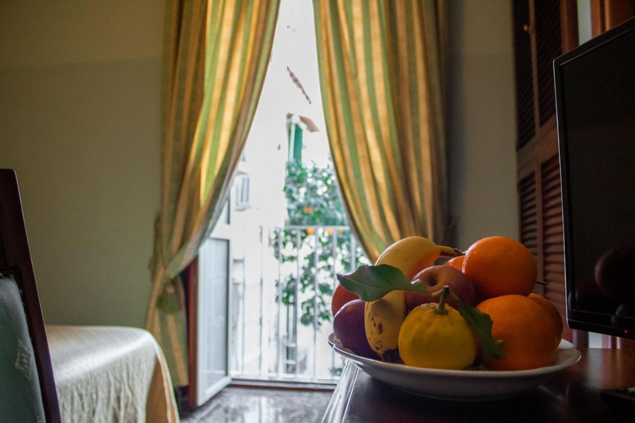 Le Stanze Del Vicere Boutique Hotel Napoli Bagian luar foto