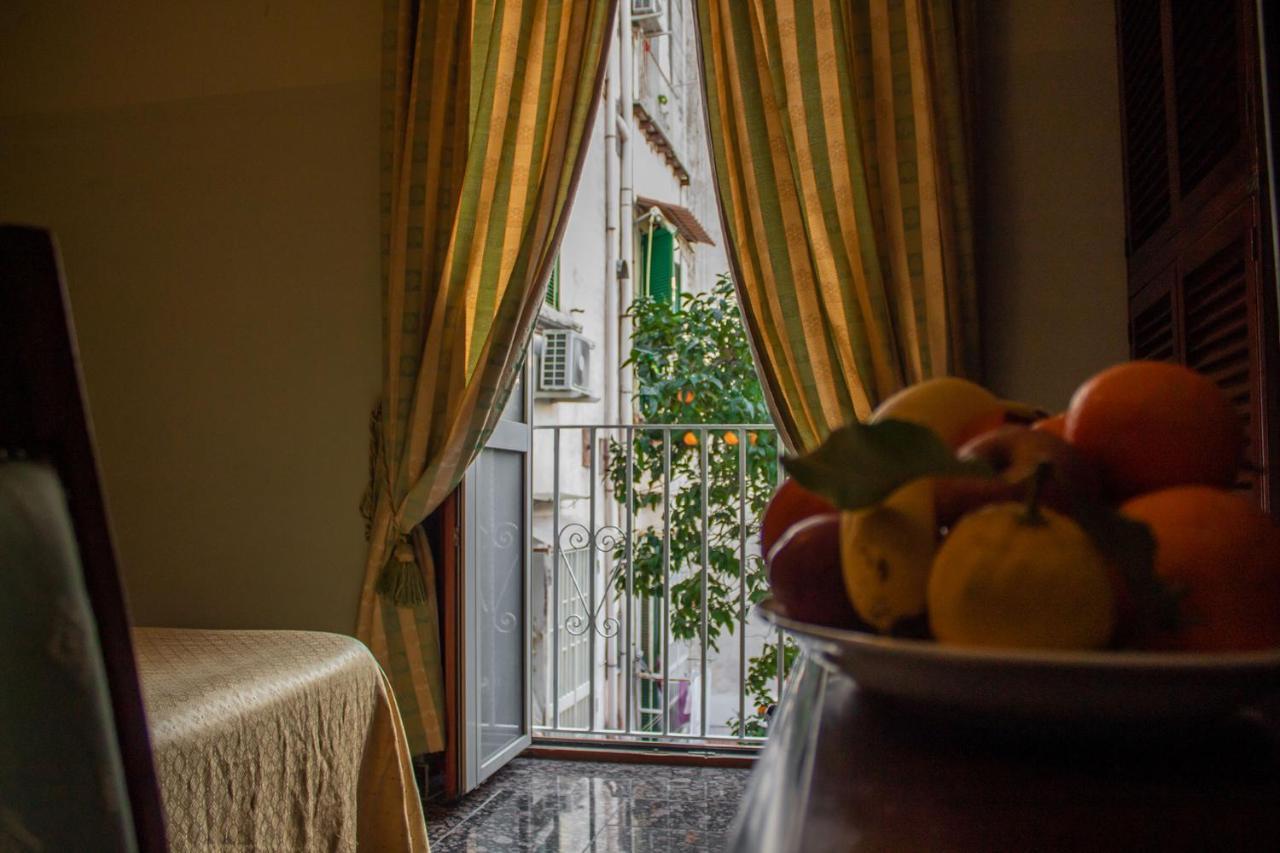 Le Stanze Del Vicere Boutique Hotel Napoli Bagian luar foto