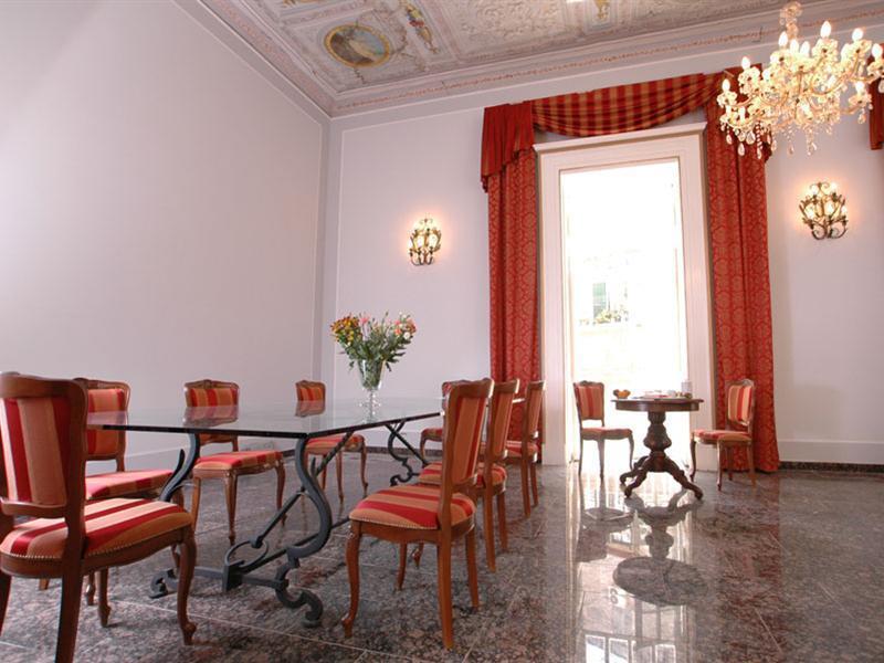 Le Stanze Del Vicere Boutique Hotel Napoli Bagian luar foto