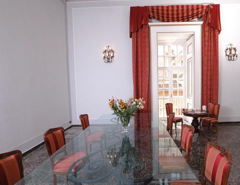 Le Stanze Del Vicere Boutique Hotel Napoli Bagian luar foto